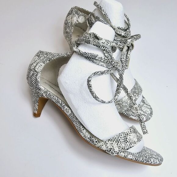 JEFFREY CAMPBELL Anthropologie Wrapped Light Grey Faux Snake Kitten Heel Size 8 - Picture 4 of 11